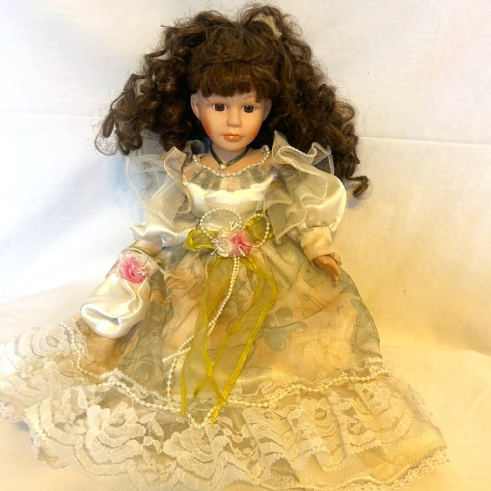 Vintage!  Beautiful Collectable Ashley Belle Porcelain Doll ~ 17” Tall